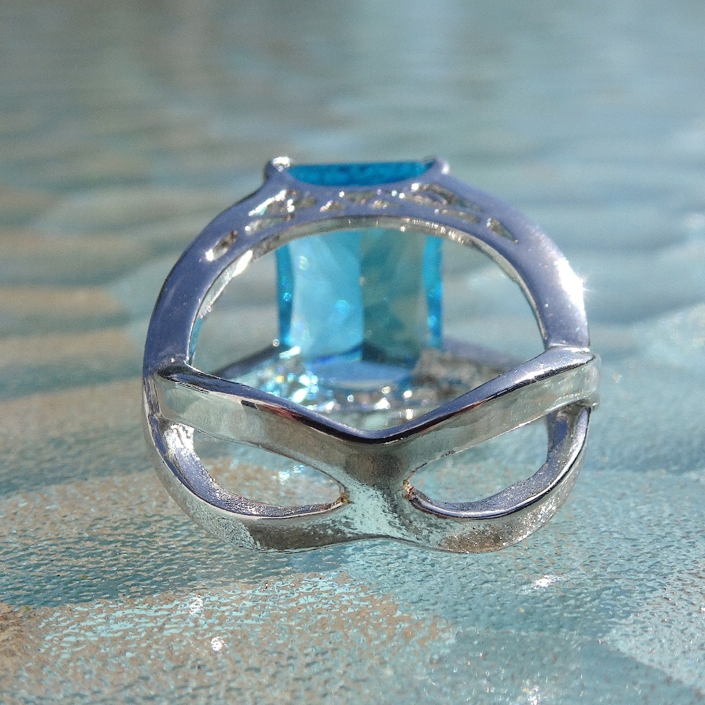Big Light Aqua Turquoise Blue Glass Jewel Silver Tone Statement Ring Size 8 - Picture 4 of 8